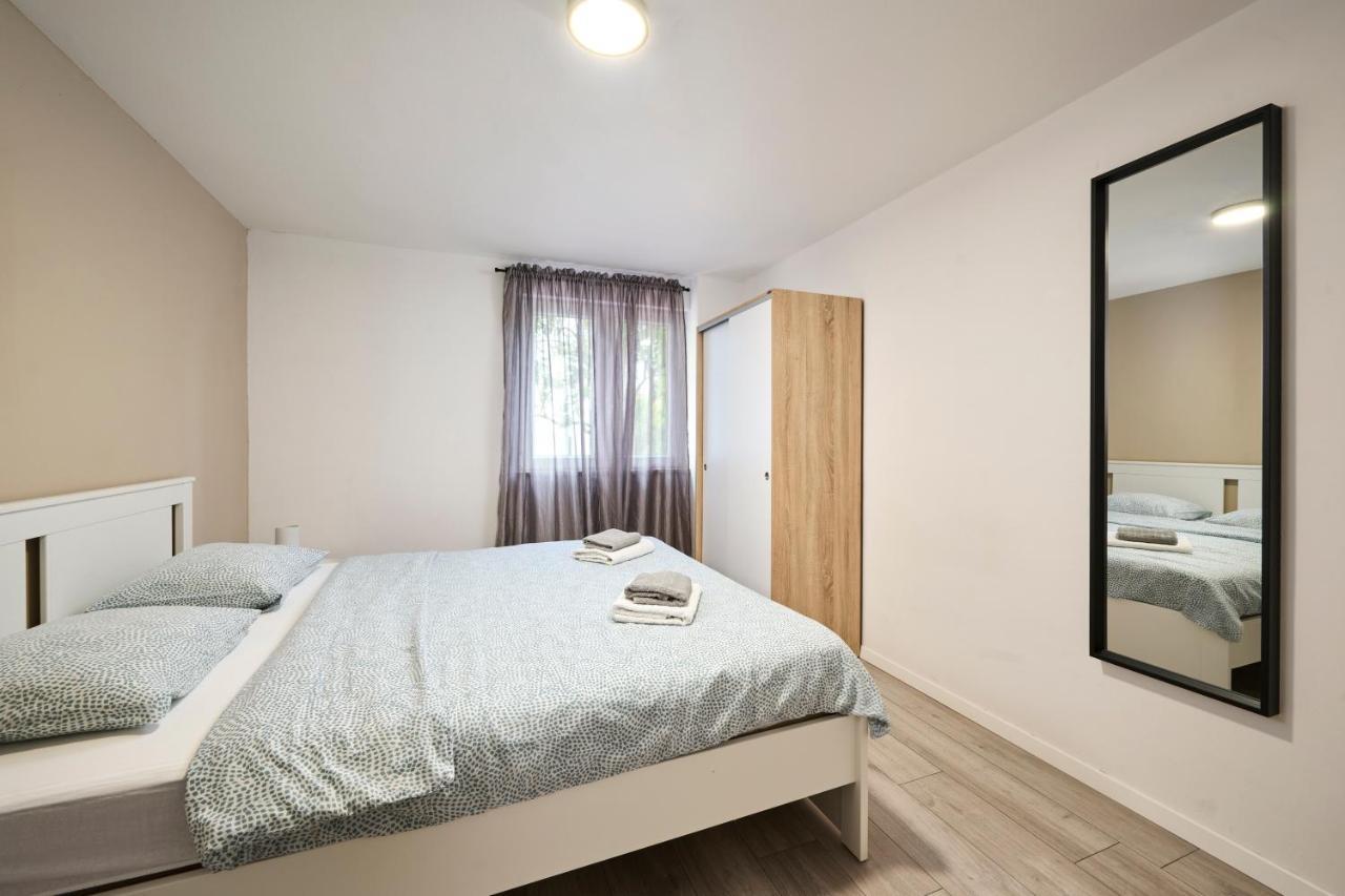 Lina Apartments Умаг Экстерьер фото